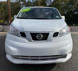 Nissan NV200 SV FWD 2022 Blanc Intégral d'Occasion avec Toit Ouvrant, Sièges en Cuir, Pack Équipement, Jantes en Acier, Boîte Automatique, Bluetooth, Conduite à Gauche, R16 - Product Image 1