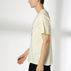 เสื้อยืดคอวีแขนสั้นทรงปกติ ผ้าคอตตอนถัก 100% คุณภาพสูง ลายพิมพ์  ไซส์ใหญ่ สำหรับผู้ชาย ขายส่ง แต่งขอบตัดสี - Product Image 5