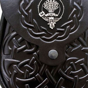 Sporrans traditionnels écossais en cuir avec motif en relief, personnalisables, confortables et durables, motif tartan, prix bas - Product Image 6