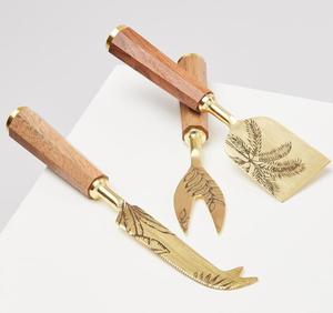 Juego de cuchillos de queso con diseño de hoja de grabado de oro y Metal más vendido con mango de madera a bajo precio - Product Image 2