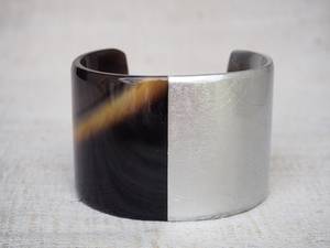 กำไลข้อมือหนังควายทำมือแบบหรูหราเป็นมิตรต่อสิ่งแวดล้อมกำไลข้อมือเคลือบแล็กเกอร์ตกแต่งเครื่องประดับแบบกว้างสำหรับเครื่องประดับแฟชั่น - Product Image 5