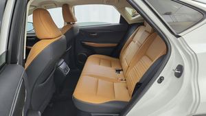 รถยนต์มือสองสภาพดี ปี 2021 LEXXUNXSUV 300 FWD 235 แรงม้า เกียร์อัตโนมัติ - Product Image 3