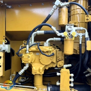 Mini-excavatrice Caterpillar CAT323D2L d'occasion, bon état, poids opérationnel de 35 tonnes, moteur à vendre à prix avantageux - Product Image 3