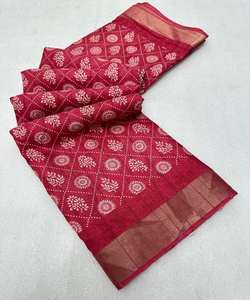 Saree de soirée en velours avec détails floraux et en dentelle - Product Image 1