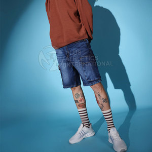 Pantalones cortos vaqueros ligeros para hombre con ambiente informal y toque de moda para los días de verano Pantalones cortos vaqueros para hombre de estilo andrajoso - Product Image 6