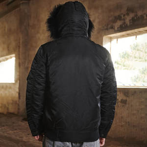 Veste d'hiver chaude et imperméable avec garniture en fourrure naturelle sur le capuche - Product Image 6