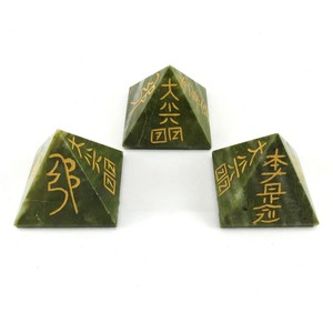 Vente en gros Qualité Premium 40mm Aventurine Verte Cristal Pyramide Reiki Énergie Guérison Méditation Croissance Spirituelle Équilibrage - Product Image 5