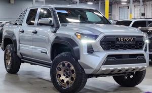 Toyota Tacoma 4WD Trailhunter Hybride 2.4 Cyl Automatique Pick-up d'occasion 2024 - Product Image 2