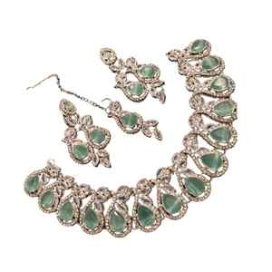 Collar de mariposa mate, collar con colgante de arena para uñas de lujo a la moda, pendientes de tuerca, anillo de circón, conjuntos de joyería de regalo - Product Image 1