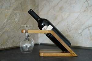 Porta Botellas de Madera Acabado a Mano, Ideal para Regalos de Vino y Decoración del Hogar - Product Image 5