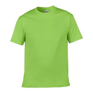 Venta al por mayor de algodón cuello redondo Camiseta personalizada Digital de transferencia de seda impresión Logo gráfico camiseta hombres regular suave camiseta para hombres - Product Image 3