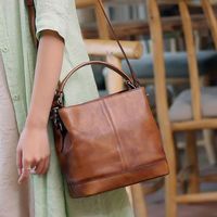 Tas Tangan Wanita Kulit Asli BS INTERNATIONAL, Ritsleting, Tahan Lama, Portabel, 2-2.9L, Dua Pegangan, Tali Tunggal, Sedang Tren