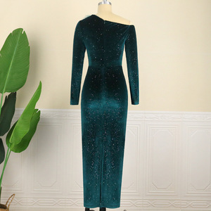Vestido de <span class=keywords><strong>cóctel</strong></span> de mujer de lentejuelas de plumas de terciopelo con cuello oblicuo de invierno verde - Product Image 5