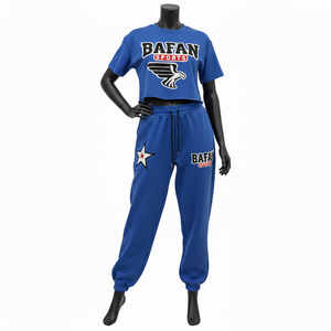 เสื้อครอปท็อปและกางเกงจ็อกเกอร์ผ้าฟลีซผสมคอตตอนโพลีเอสเตอร์สีน้ำเงินรอยัลสำหรับผู้หญิง หนัก 300 GSM พร้อมปักโลโก้แบบแพทช์ ชุดเซ็ตสำหรับผู้หญิง - Product Image 4