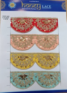 Tissu de dentelle brodée 3D de luxe avec perles et paillettes Dentelle brodée en polyester délicat avec motif floral - Product Image 2