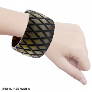 Brazalete de Resina con Diseño de Caparazón de Tortuga Tallado, Brazalete Grueso con Patrón de Diamante de Arlequín para Mujer - Product Image 4