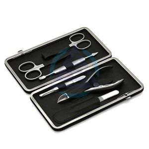 Ensemble de manucure personnalisé 6 pièces avec lime à ongles en cristal, dans un étui en cuir noir Ensemble de manucure haut de gamme Prix ​​abordable - Product Image 1