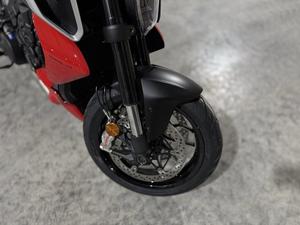 Motocicleta Deportiva Ducati Diavel V4 Roja de Alto Rendimiento, Modelo 2026, con Poco Kilometraje, Lista para Envío - Product Image 5