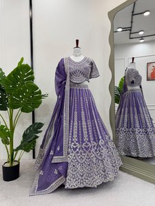 Diseñador Lehnga Choli para bodas y celebraciones de fiestas disponible a precio mayorista desde India - Product Image 5