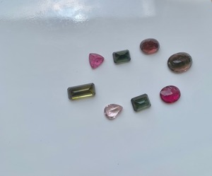 Lote de Turmalina Natural de 1094.40 Quilates, Multicolor, Corte Trillón, Facetada, Paquete de 8 Piezas, Gemas Mehrajudin para Joyería - Product Image 5