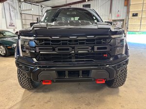 Pronto per l'importazione: Ford F-150 Raptor R 2026 con motore V8 da 5.2L Supercharged e trasmissione automatica - Product Image 1