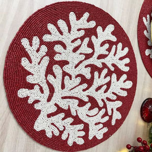 แผ่นรองจานงานแต่งงานสุดหรู ดีไซน์ทำมือ เป็นมิตรกับสิ่งแวดล้อม ประดับด้วยลูกปัดแก้วสีสันสดใส งานปักลาย โดดเด่นไม่ซ้ำใคร กำลังเป็นที่นิยม - Product Image 1