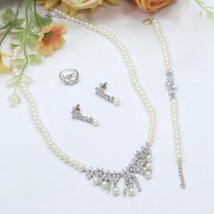 Conjunto de Collar con Perlas de Aspecto CZ y Acabado Plateado Glamuroso, con Aretes, Anillo y Brazalete, para Fiestas, Colección Moderna para Mujer - Product Image 1