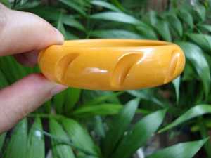 Bracelet de manchette en résine noire de créateur, bracelet de mode fait main pour femmes | Bijoux artisanaux les plus vendus - Product Image 4