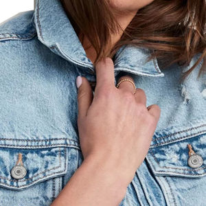 2025 High Quality Fitted Women's Denim Jacket Distressed Ripped Style Fur <b>Details</b> Cotton-Filled Wholesale Price for Autumn - Product Image 3