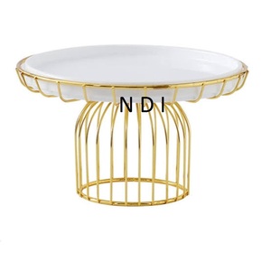 Plato de servir para pasteles de cumpleaños de estilo lujoso con acabado en oro y diseño personalizado para decoración de mesa. - Product Image 1