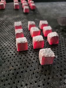 Vivez un voyage de fumage prolongé avec la shisha indonésienne exceptionnelle fabriquée à partir de charbon de noix de coco de haute qualité. - Product Image 5