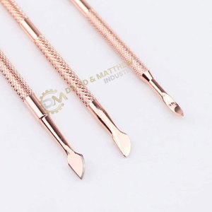 เครื่องมือดันหนังบนเล็บแบบสองด้านสีโรสโกลด์สแตนเลสสตีลออกแบบมาเพื่อทำความสะอาดและเสริมสุขภาพเล็บ - Product Image 6