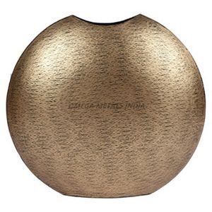 Vases en métal de luxe de couleur argent avec une forme ovale unique avec une surface texturée pour une décoration intérieure moderne - Product Image 2