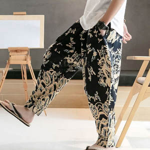 Pantalon imprimé graphique personnalisé avec des couleurs résistantes à la décoloration et un pantalon imprimé tendance en tissu flexible - Product Image 3