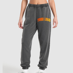 Pantalones de chándal con logotipo personalizado para mujer Joggers holgados con bolsillos laterales - Product Image 1