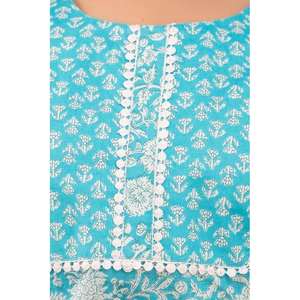 ชุด kurta พิมพ์ลายดอกไม้สีฟ้าอ่อนของผู้หญิงพร้อมกางเกงและ dupatta ที่มีดีไซน์แอกเป็นเอกลักษณ์ - Product Image 3