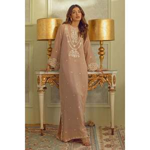 Elegante Caftán Mágico Color Taupe - Estilo de Moda Sencillo - Product Image 1