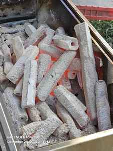 Mélange de charbon de bois de bambou et de sciure de qualité supérieure, respectueux de l'environnement et à faible teneur en cendres, approvisionnement direct de l'usine du Vietnam - Product Image 2