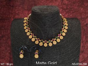Bijoux antiques Plaqué or mat Designer Party Wear Belle fantaisie Style collier court ensemble - Product Image 2