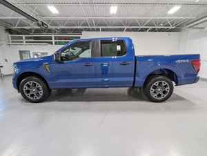 Ford F-150 STX 4WD Crew Cab Pickup propre, modèle 2024, moteur V6 EcoBoost de 2,7 L, produisant 325 chevaux et 400 lb-pi de couple - Product Image 4