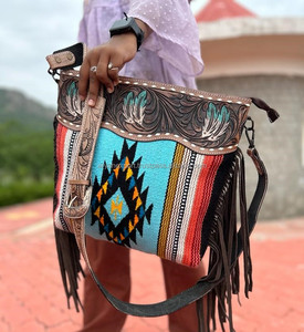 Bolso bandolera de cuero con flecos para mujer, manta azteca, diseño Vintage bohemio, hecho a mano, único, de cuero genuino - Product Image 2