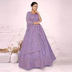 ชุดเลเฮนกาโชลีผ้าตาข่ายปักลายพร้อมผ้าคลุมไหล่ |   ชุดเจ้าสาวสุดหรูสำหรับงานแต่งงาน งานเลี้ยงต้อนรับ และงานปาร์ตี้ ขายส่ง - Product Image 4