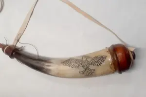 Cuerno de polvo de búfalo personalizado de alta calidad Cuerno de bebida único pulido a la perfección - Product Image 2