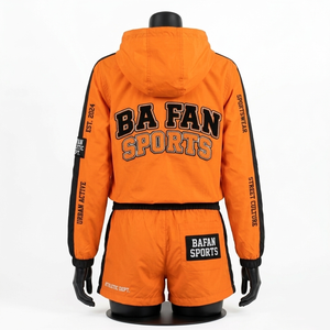 Conjunto Corto Cortavientos con Capucha para Mujer, Premium, 120 GSM, Poliéster Taslon, Color Naranja, Diseño de Paneles, Logotipo Personalizado - Product Image 2