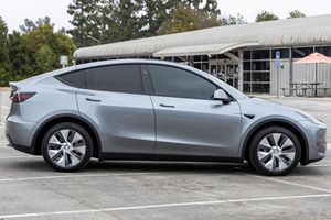 Modelo Y 2024 de Largo Alcance, Tracción en las Cuatro Ruedas, Motor Dual, AWD - Product Image 4