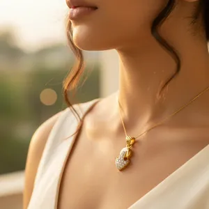 Pendentif en forme de cœur plaqué or avec incrustation de cristaux, charme à thème romantique pour cadeau, bijoux de mode unisexe - Product Image 2