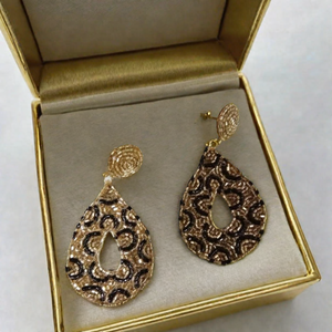 Women's Trending Black & Gold Colour Design Earrings Hot Sales Fashionable Artificial Jewelry for Weddings - Product Image 2