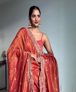 Top Palazzo Dupatta en soie à usage quotidien avec un design imprimé élégant et des détails à volants Vêtements de mariage en coton Kurta Dupatta - Product Image 3