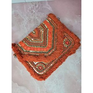 Sacs perlés Banjara Boho légers avec broderie de perles, pompons et décorations florales – Accessoire de mode élégant avec doublure en PVC - Product Image 2