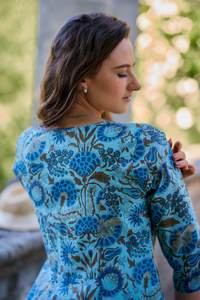 ชุดเดรสเลอาทำมือ สไตล์โบฮีเมียน ความยาวระดับน่อง พิมพ์ลายดอกไม้ด้วยมือ สีน้ำเงิน-น้ำตาล สำหรับใส่ลำลองหรือโอกาสพิเศษ - Product Image 6